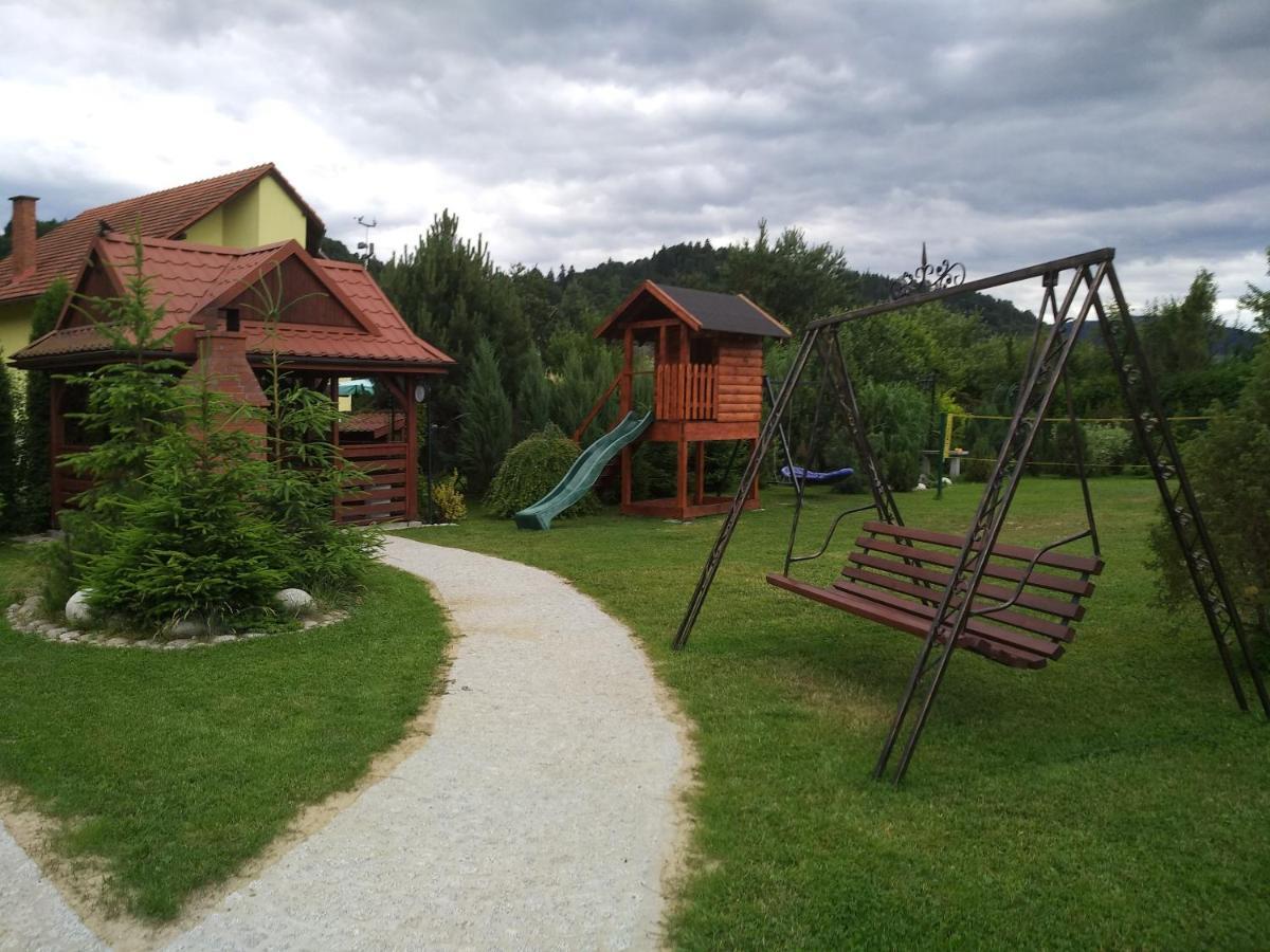 Pokoje Z Aneksami Kuchennymi U Wiktorii Sromowce Niżne Dış mekan fotoğraf